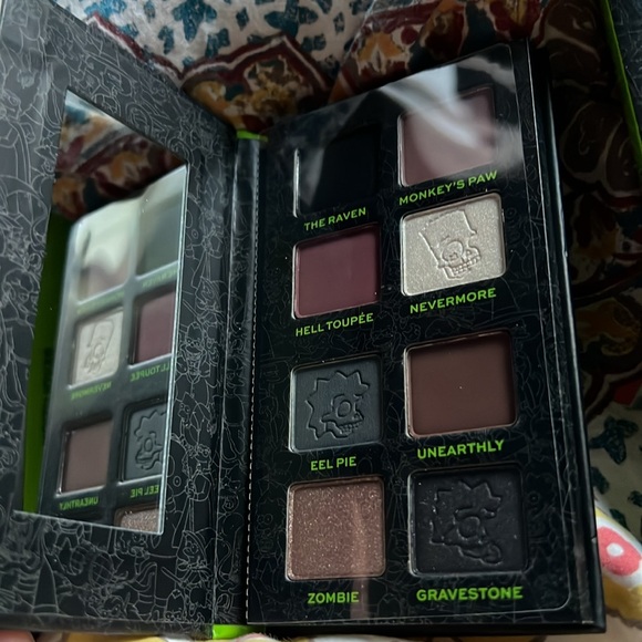 The Simpson's Treehouse of Horror"The Raven Bart" Eyeshadow Palette X Revolution - Picture 2 of 3